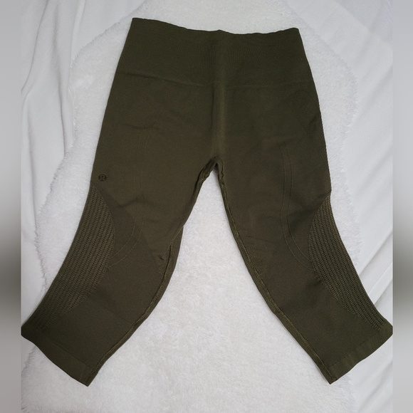 Lululemon Yoga Capri size 10 in Olive Green - Picture 2 of 7